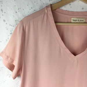 Cloth & Stone V-neck Tee Size L